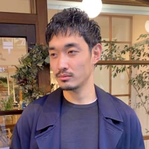 《中目黒サロンe's》実力派サロンの黒髪大人ショート【諸星】