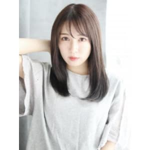 透け感バングのナチュラルストレート