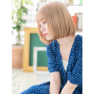 外国人風ハイトーンカラー前下がり大人ボブ　アニメカラー