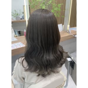 透明感抜群！アッシュグレージュ