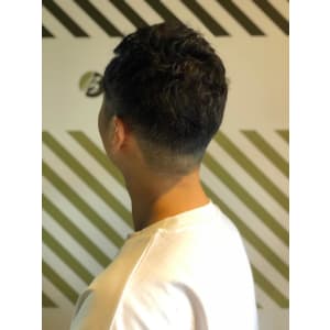 大人の刈り上げスタイル【BARBER-BAR】