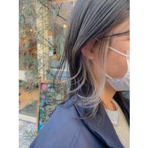 インナカラー　イヤリングカラー　ホワイトベージュ