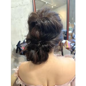サイドでまとめたヘアアレンジ
