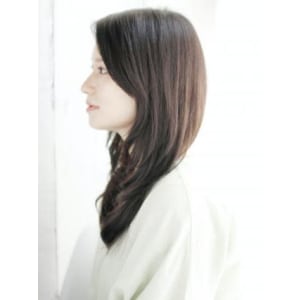 かきあげバングの内巻きレイヤースタイル