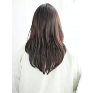 かきあげバングの内巻きレイヤースタイル