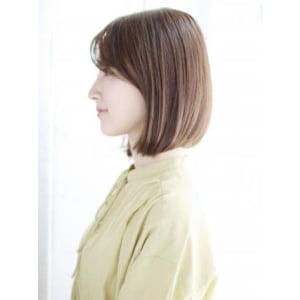 長めの前髪のワンカールボブスタイル
