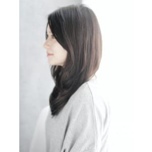 かきあげバングの内巻きレイヤースタイル