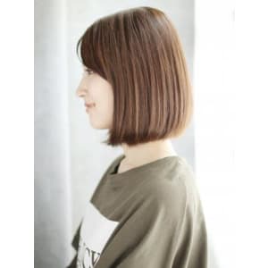 長めの前髪のワンカールボブスタイル