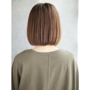 長めの前髪のワンカールボブスタイル