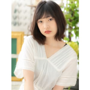 黒髪も◎大人かわいい外ハネくせ毛風ミディ　くびれミディ