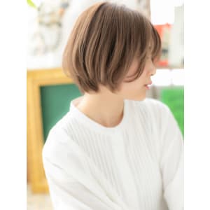 外国人風ハイライトインナーカラーミニボブ　こなれヘア