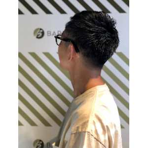 大人の刈り上げスタイル【BARBER-BAR】