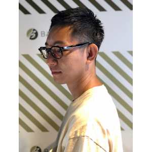 大人の刈り上げスタイル【BARBER-BAR】