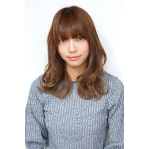 カラー際立つセミロングウェーブ