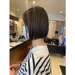 あご下切りっぱなしミニボブ