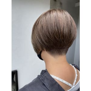 おしゃれなオリーブアッシュの刈り上げ女子 - EMU international 春日部本店【エムインターナショナル】掲載中