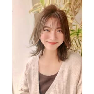 外ハネレイヤーミディアム　　シースルーフェザーバング