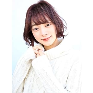 ピンクベージュが可愛いレイヤーボブ
