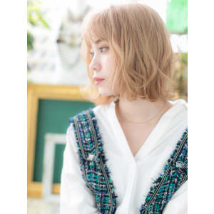 韓国風大人ハイライト透け感外ハネカールボブ　ハイトーンカラー