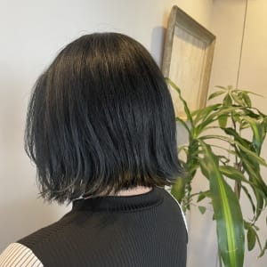 透明感いっぱいのブルーブラック