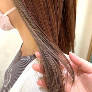 夏ヘアインナーパールグレイstylistとも