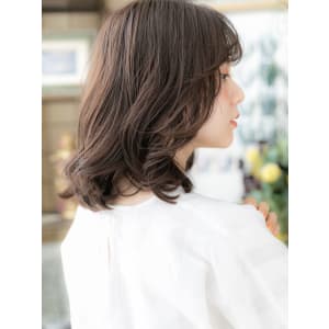 黒髪くすみカラー小顔くせ毛風エアリーミディ　こなれヘア