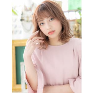 大人かわいいピンクブラウン小顔くびれミディ　こなれヘア