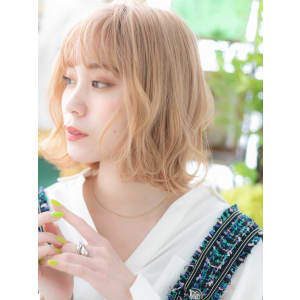 韓国風大人ハイライト透け感外ハネカールボブ　ピンクベージュ