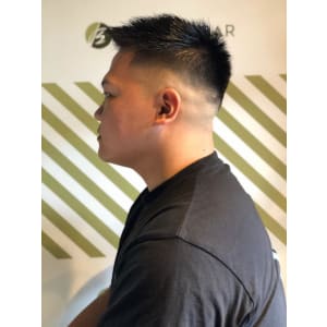フェードカットスタイル【BARBER-BAR】