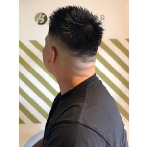 フェードカットスタイル【BARBER-BAR】