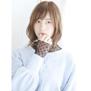 外はねニュアンスカールスタイル