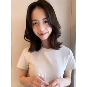 ミディアムレイヤー　くびれヘア