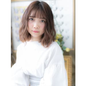 大人ハイライトカラーくせ毛風ゆるふわカール　こなれヘア