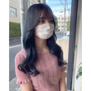 ブルーブラックでツヤツヤカラー