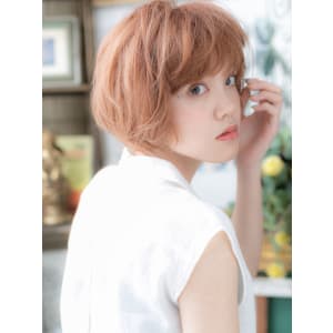 外国人風ピンクベージュくせ毛風マッシュボブ　ハイライトカラー