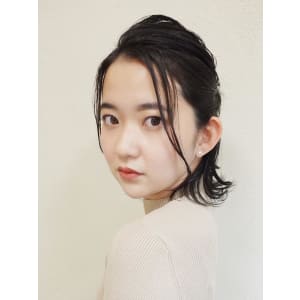シンプルハーフアップ黒髪ボブ