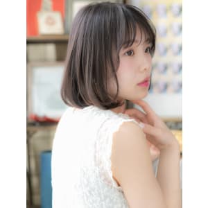透け感グレージュツヤ髪前下がり小顔ミニボブ　ロブヘア