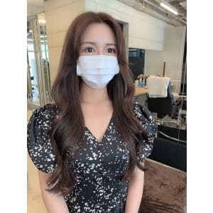 韓国風　ツヤツヤミルクティーベージュ