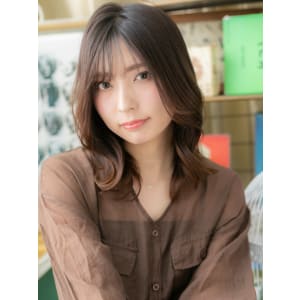 透け感センターパート外国人風大人ハイライト　シースルーバング