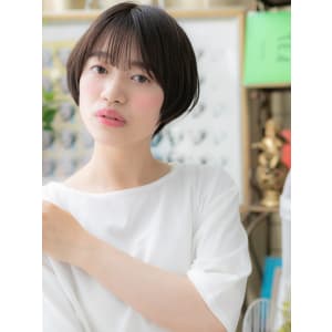 シースルーバング黒髪丸みショート大人ボブ　小顔補正立体カット