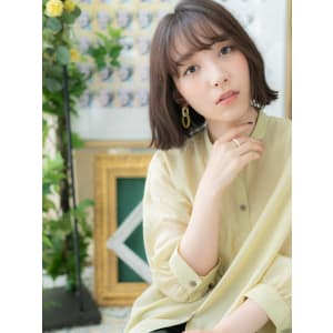 大人かわいいバレイヤージュ切りっぱなしボブ　グレイアッシュ