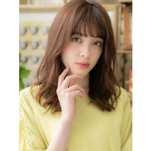 外国人風バレイヤージュ前下がりこなれヘア　キャラメルベージュ