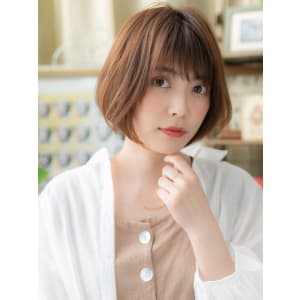 ハイライトカラー前下がり切りっぱなしボブ　キャラメルベージュ
