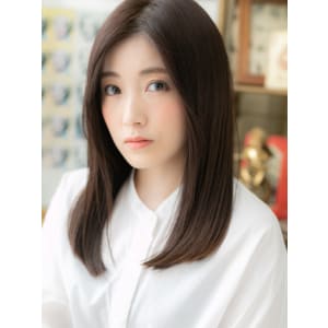 大人かわいいセンターパートバレイヤージュ　かきあげバング