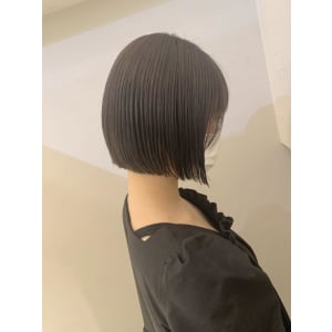 切りっぱなしボブ　ボブヘア　ナチュラルストレート