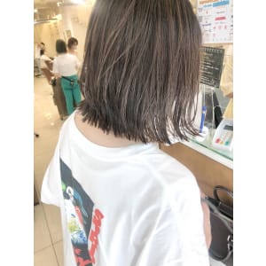 切りっぱなし　レイヤー　アッシュブラウン【横浜】