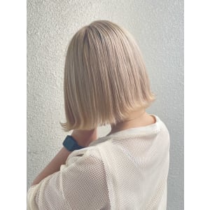 ホワイトベージュ