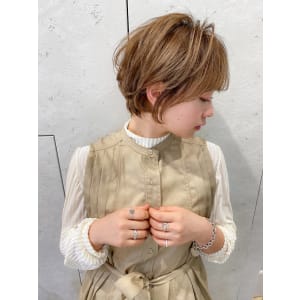20代30代首を長く見せる大人美人ウェーブショート【伊藤拓海