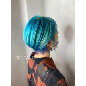 派手髪 エメラルドグリーン ショートボブ 緑 青 blue