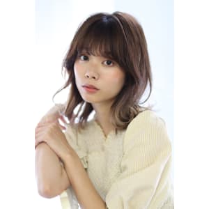 《ハイライトグラデーション》外ハネくびれミディ